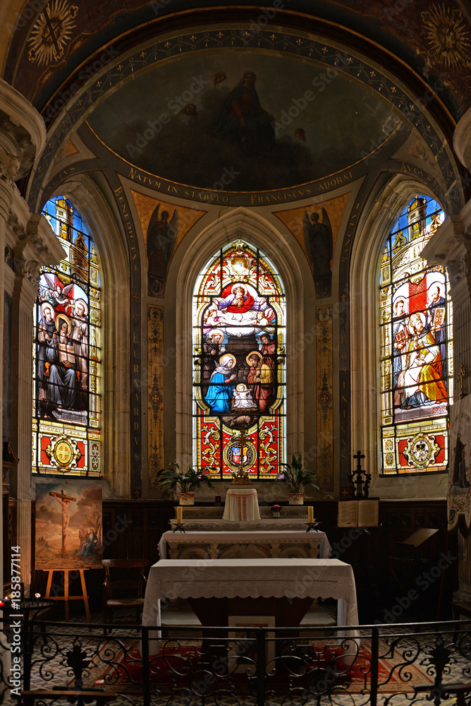 Fototapeta premium prächtige Kirchenfenster in Notre Dame de Bon Port in Sables d´Olonne