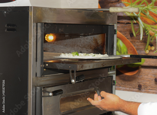 Preparazione della pizza