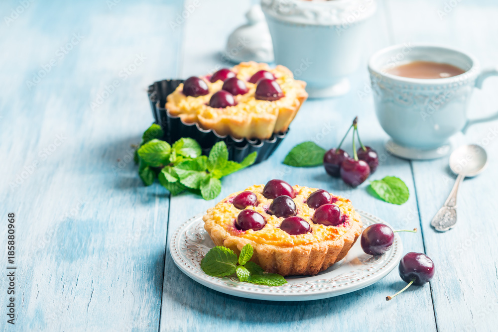 Small tarts with fresh cherries