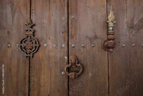 Old wooden door with door knocker © FranciscoJavier