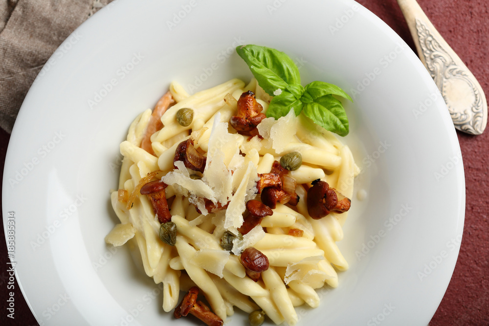 Pasta with cream sauce and mushrooms