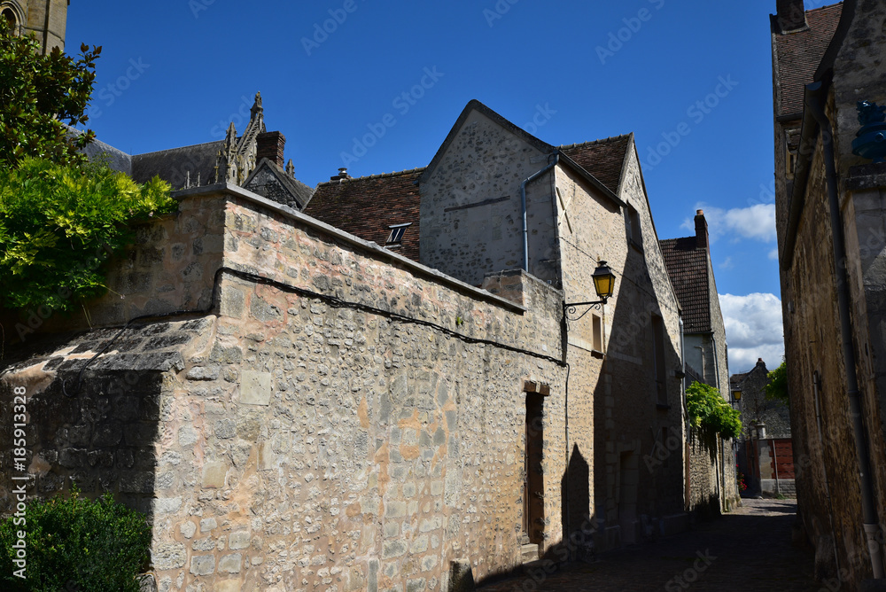 Ruelle médiévlae à Senlis, France
