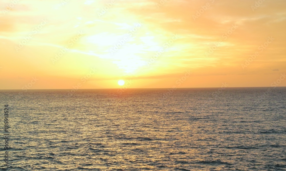 Sonnenuntergang auf Kreuzfahrt, sun setting cruise