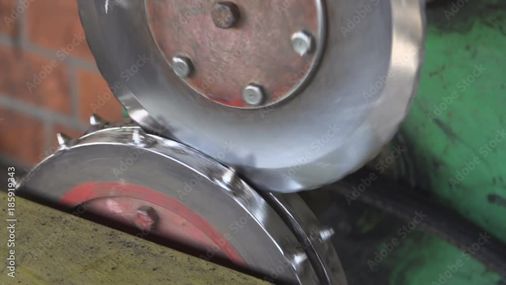Recycling on machine rubber tires from car Recycling on machine rubber tires from car