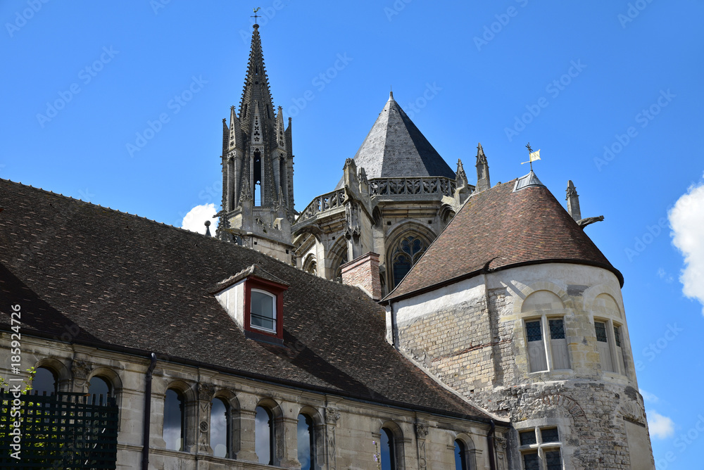 Naklejka premium Chevet de la cathédrale gothique de Senlis, France