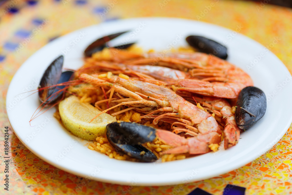 Paella. Rice with king prawns, mussels and lemon