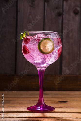Obraz na płótnie Pink tonic gin with raspberries, wooden background w salonie