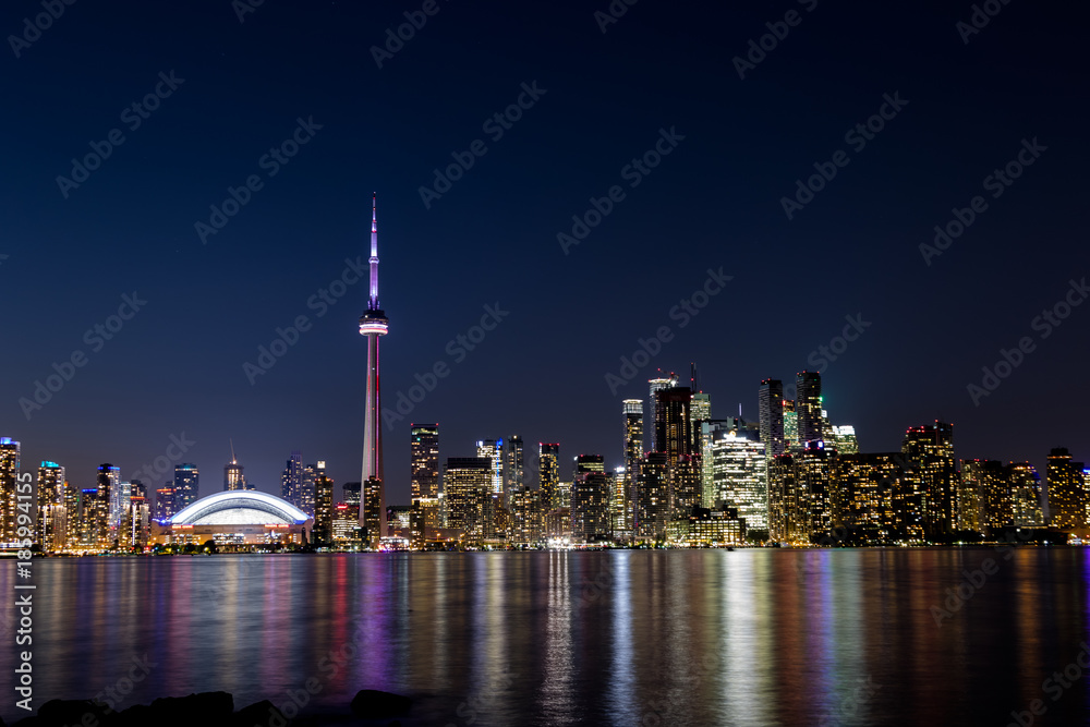 Obraz premium Night view of downtown Toronto, Ontario, Canada