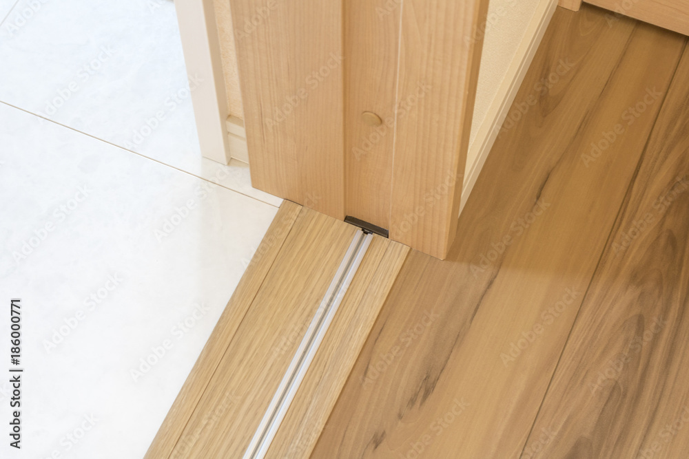 Naklejka premium 新築住宅のドア バリアフリー