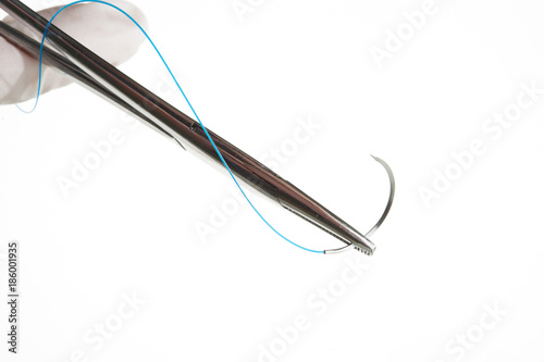 NEEDLE HOLDER AND SUTURE