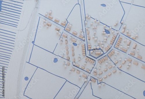 Stadt Land Dorf Planung Architektur Konzept einer Siedlung als Modell © darknightsky