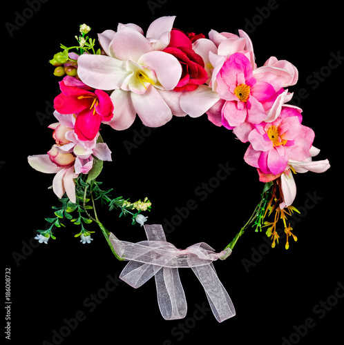 Obraz na plátně Flower wreath isolated on black