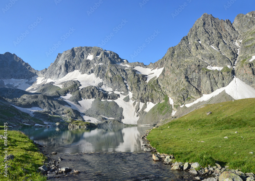 Россия, Кавказский биосферный заповедник. Отражение гор в Имеретинском озере
