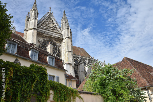 Tours de la cath  drale d Auxerre en Bourgogne  France