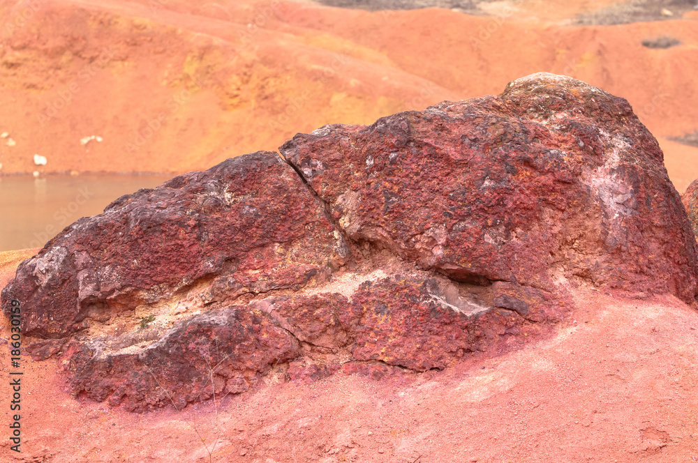 Foto Bauxite mine raw bauxite on surface