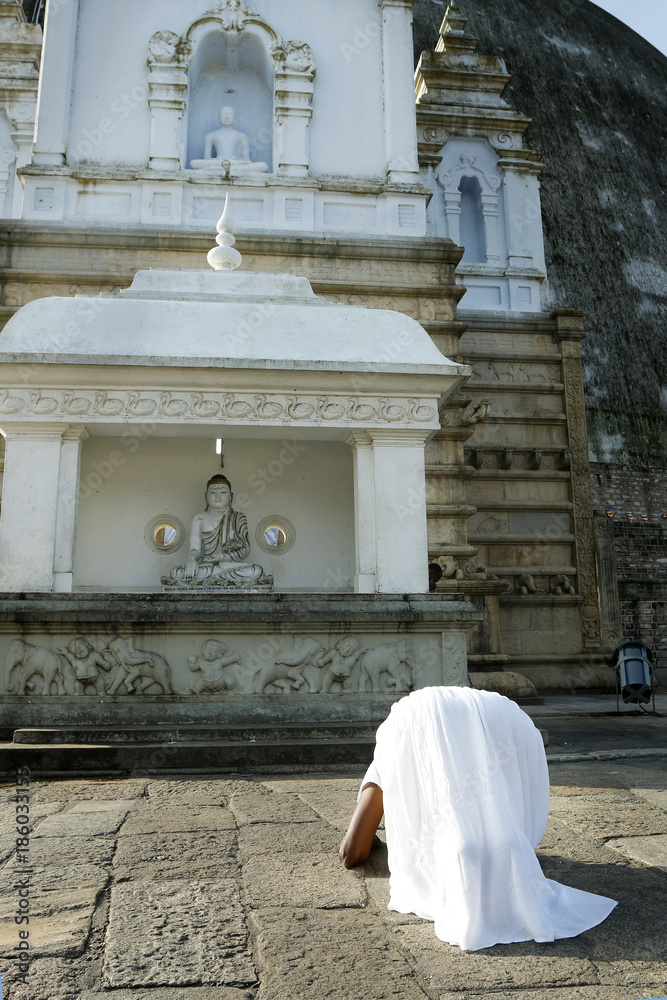 Pilgrim in ruwanwelisaya stupa, in anuradhapura historical parc,sri lanka