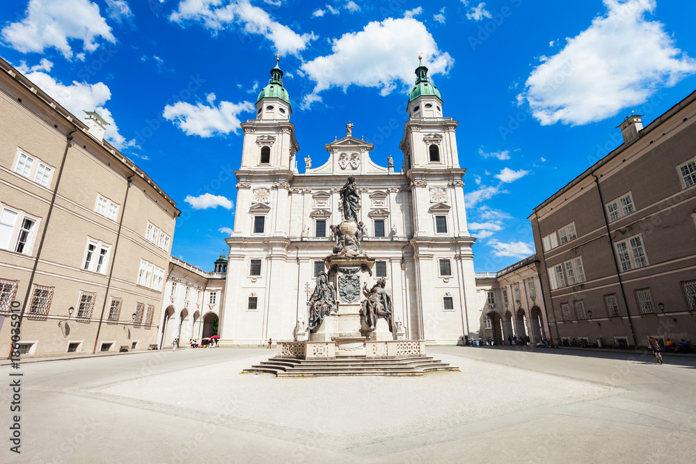 Fototapeta premium Katedra w Salzburgu w Salzburgu