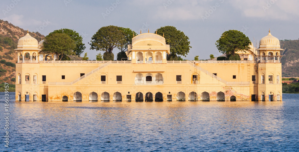 Fototapeta premium Jal Mahal palace