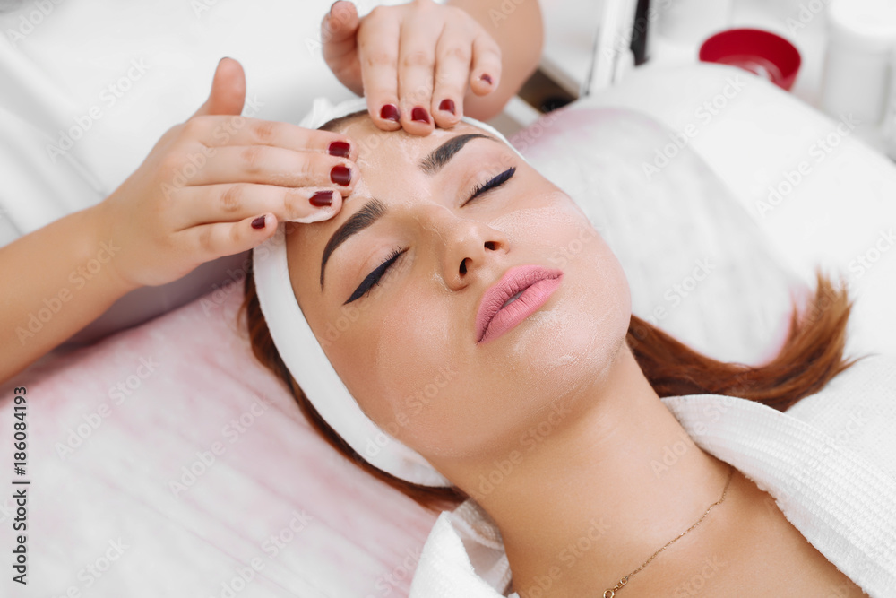 Cleansing peeling at the beauty salon.