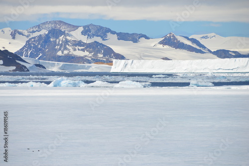 Antarctica cruise - clouds © vormenmedia