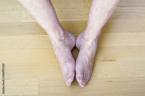 Nude woman feet on the floor © Edler von Rabenstein