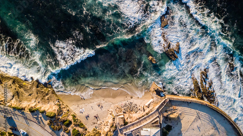 Drone view of waves hitting the rocks and the beach at seashore alongside a park in La Jolla San Diego © Hakan Ozturk