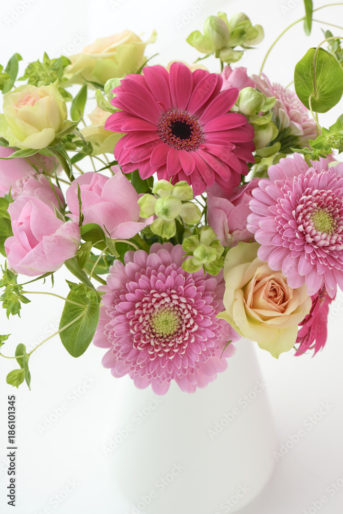 ガーベラ バラ ブーケ 背景素材 Stock Photo Adobe Stock