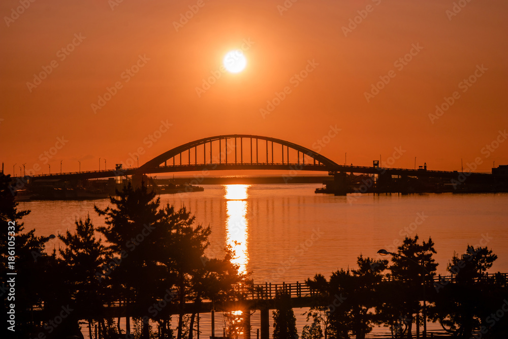 Naklejka premium Sunrise at the Seorak Grand Bridge. Sockcho, South Korea.