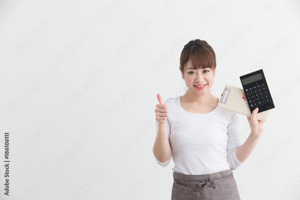 エプロン姿の女性・白バック エプロン姿の女性・白バック