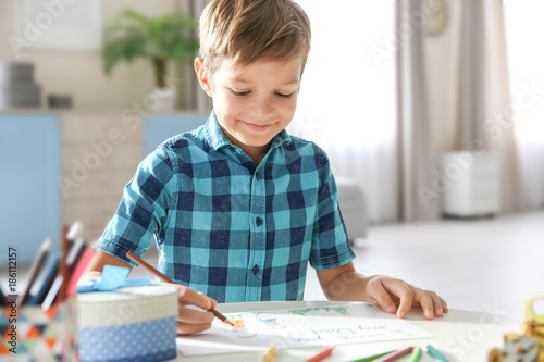 Little boy drawing greeting...