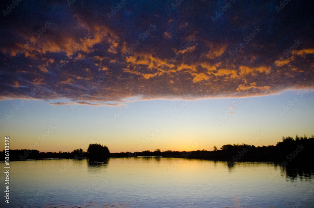 Obraz premium Sunset at Reconquista river