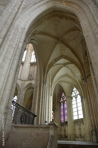 Vo  tes et vitraux de l abbaye Saint-Germain    Auxerre en Bourgogne  France