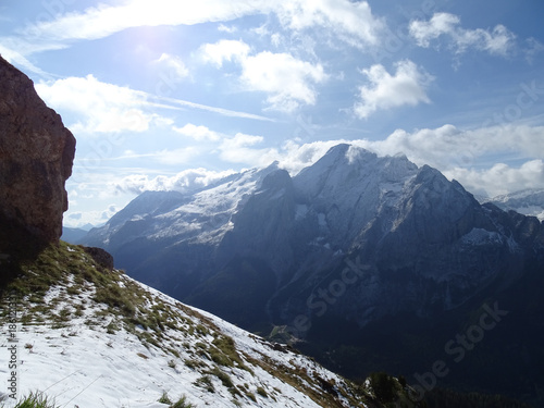 Wintereinbruch am Bindelweg mit Blick auf die Marmolada