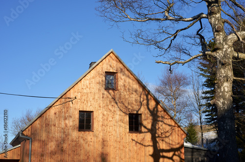holzverkleidete Fassade eines Hauses © Sinuswelle