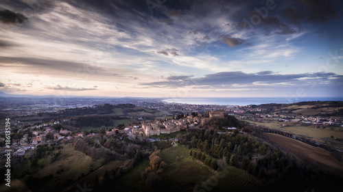 Italia, dicembre 2017- Vista aerea del borgo medievale di Gradara nella provincia di Pesaro Urbino. Sullo sfondo il mare adriatico, la riviera romagnola e gli appennini 