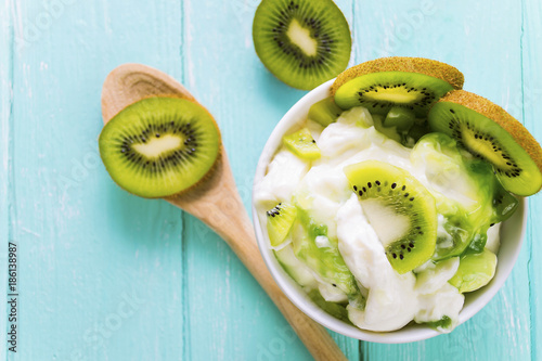 yogurt with kiwi fruit