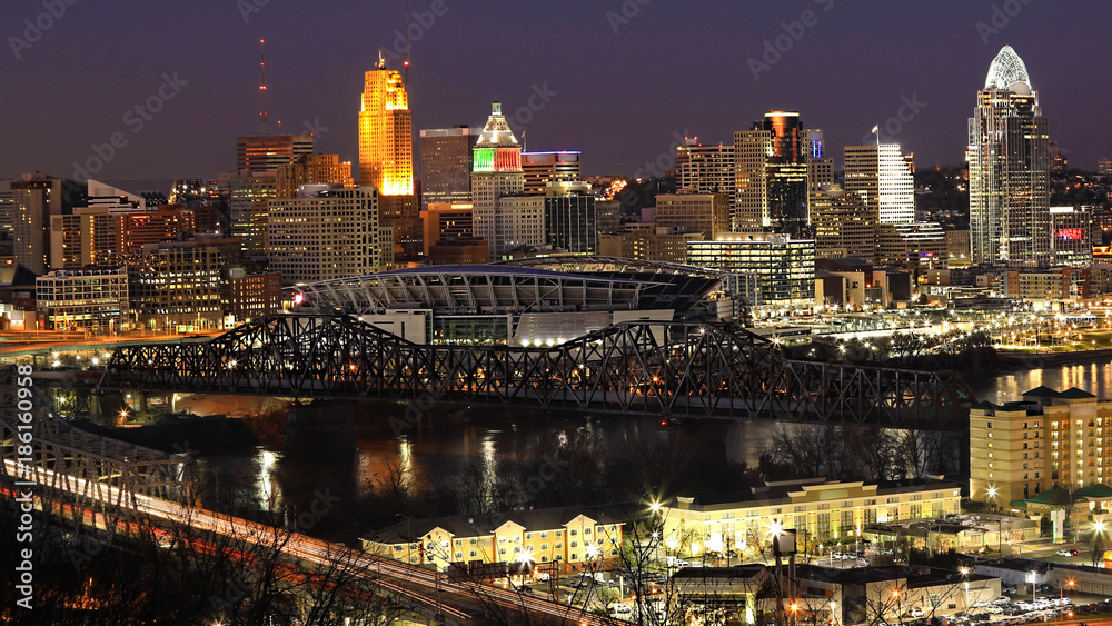 View of the Cincinnati, Ohio skyline at night