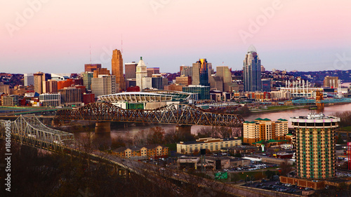View of the Cincinnati, Ohio skyline at dusk