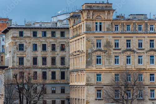Impressionen aus Triest - Historische Hausfassade © Karl Allen Lugmayer