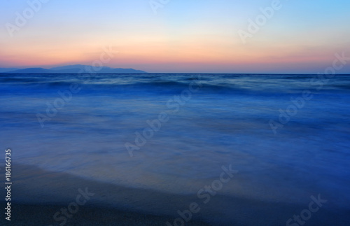 Güneş battıktan sonra deniz manzarası photo