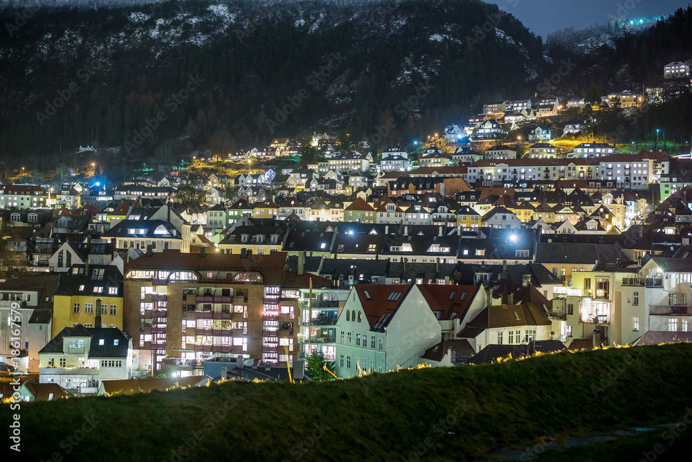 Fototapeta premium Nocne latarnie w Bergen, Norwegia