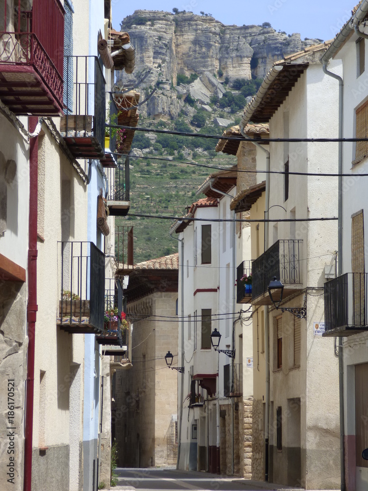 Calle en Forcall, pueblo de la Comunidad Valenciana, España. Perteneciente a la provincia de Castellón, en la comarca de Los Puertos de Morella.