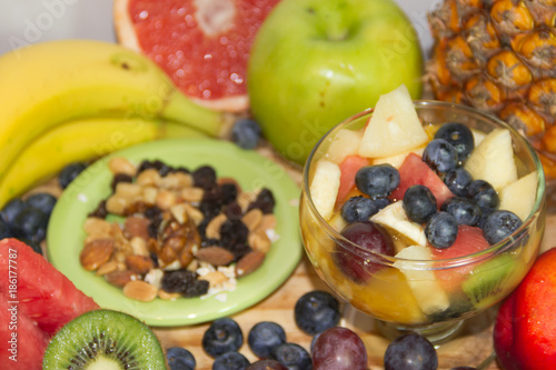healthy breakfasts with fresh fruits and dried fruits juices  smoothies and fruit salads