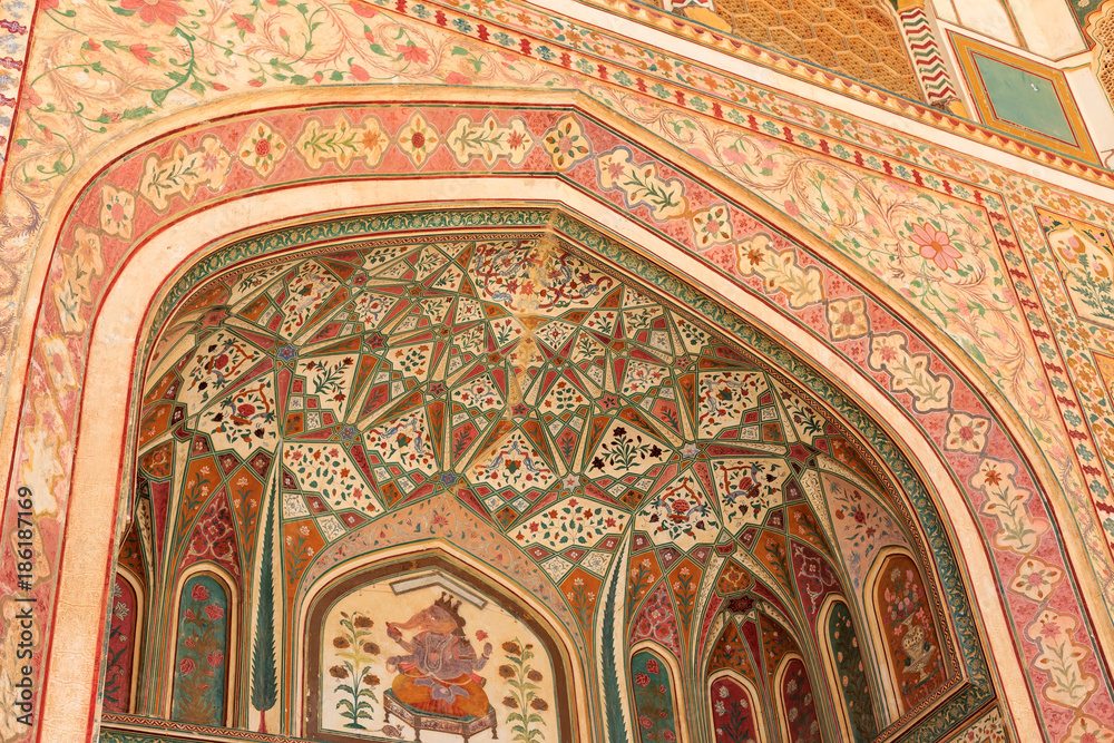 détail de porte et voute dans les palais du rajasthan et villes indiennes