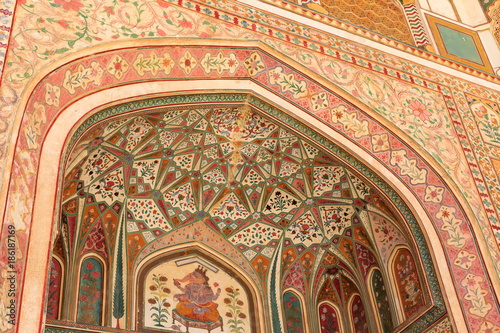 détail de porte et voute dans les palais du rajasthan et villes indiennes