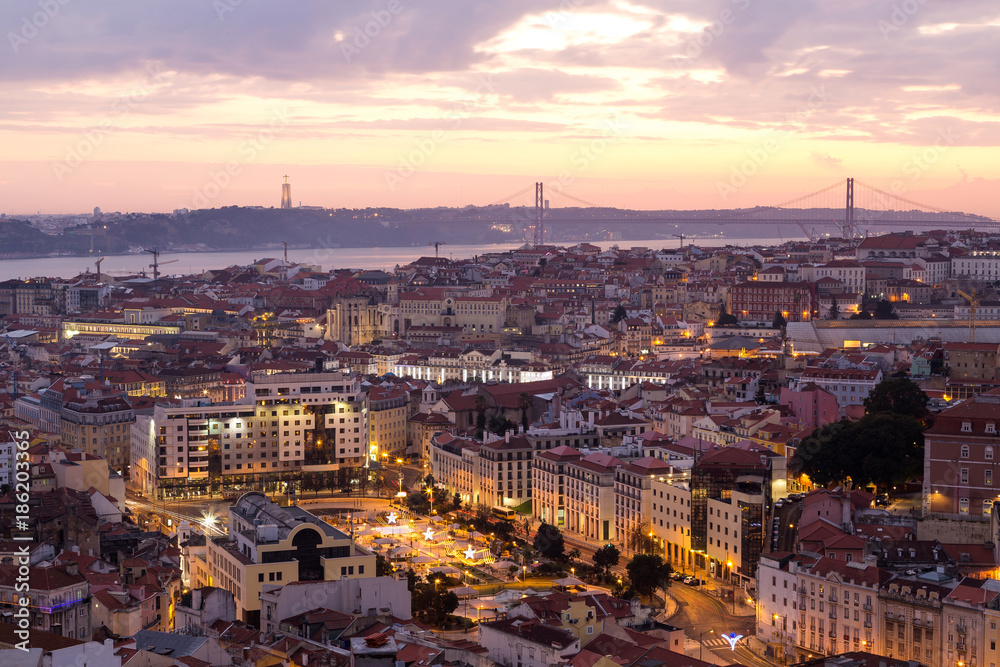 Lissabon Stadtansicht Panorama bei Sonnenuntergang