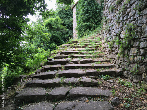 Escaliers mystiques à Rennes-le-Château (Aude, Occitanie - France) photo