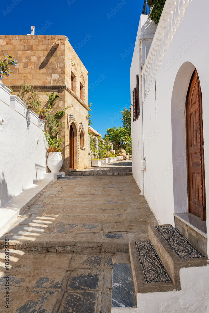 Naklejka premium Streets of Lindos village with traditional houses and villas (Rhodes, Greece)