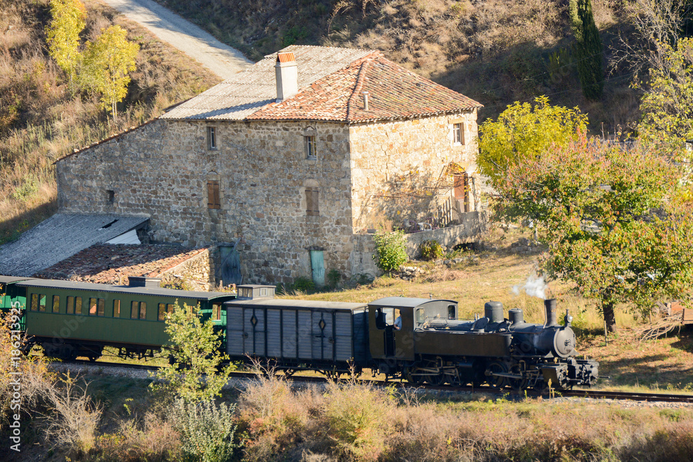 Naklejka premium Mastrou, train à vapeur de l'ardèche