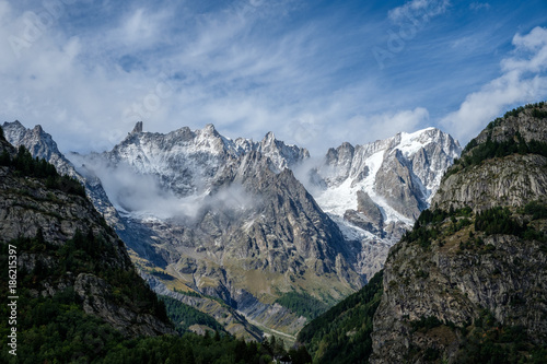 Spectacular view of the Mont Blanc mountain range from Courmayeur, Italy © fschuetz